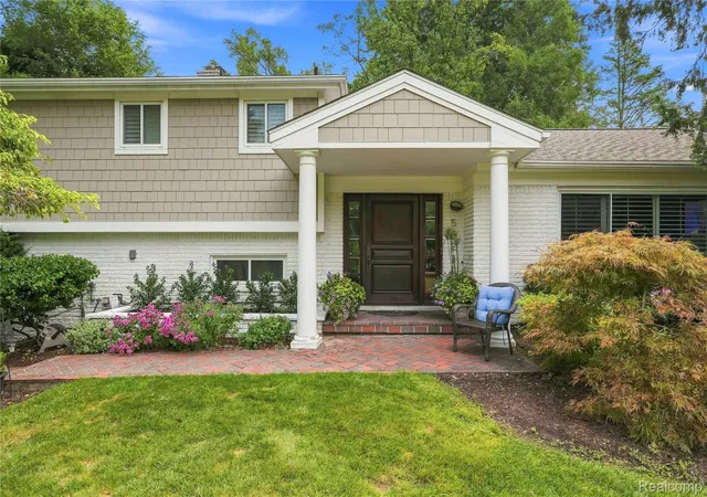 Photo 3 of Single family home for sale at 5523 Crabtree Rd, Bloomfield Hills, MI 48301 | MLS# 20261060655 | Listing updated on 2026-09-13