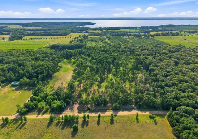 2nd image of 18618 Peninsula Dr, Traverse City, MI 49686 | MLS# 78080071857