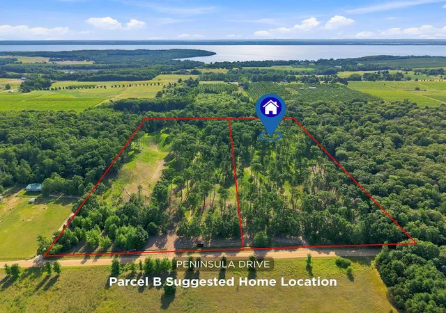 3rd image of 18618 Peninsula Dr, Traverse City, MI 49686 | MLS# 78080071857