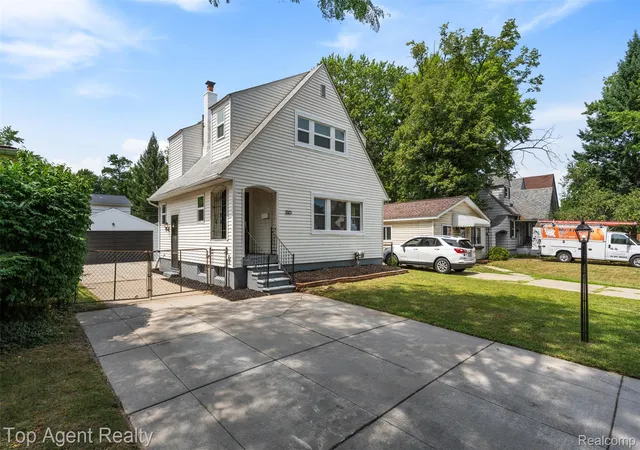 2nd image of 3323 Kenwood St, Ferndale, MI 48220 | MLS# 20261060656