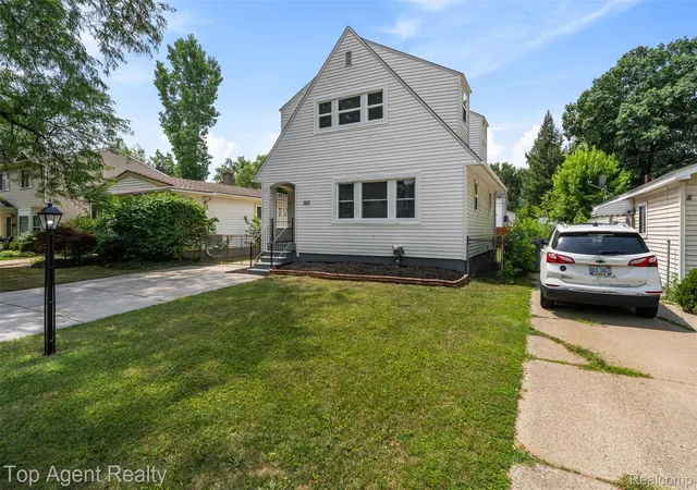 Photo 3 of Single family home for sale at 3323 Kenwood St, Ferndale, MI 48220 | MLS# 20261060656 | Listing updated on 2026-10-09
