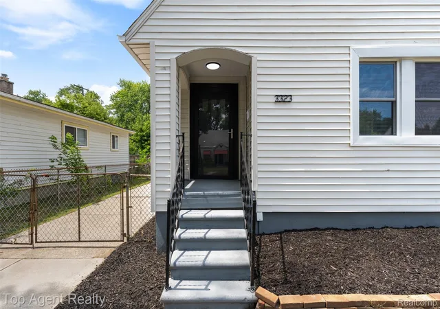 Photo 3 of Single family home for sale at 3323 Kenwood St, Ferndale, MI 48220 | MLS# 20261060656 | Listing updated on 2026-10-09