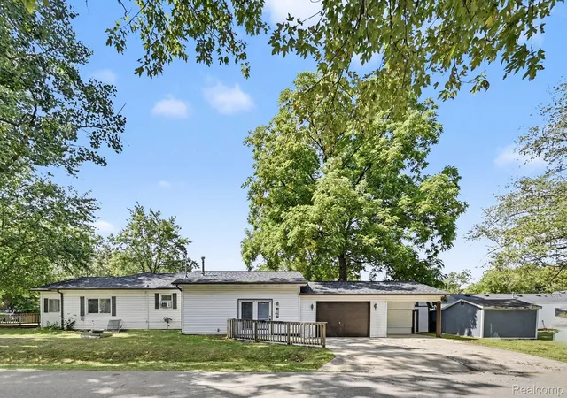 Photo 2 of Single family home for sale at 1107 Corydon Dr, Genesee Charter Township Genesee, MI 48458 | MLS# 20261060658 | Listing updated on 2026-09-04