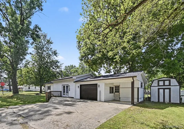 Photo 3 of Single family home for sale at 1107 Corydon Dr, Genesee Charter Township Genesee, MI 48458 | MLS# 20261060658 | Listing updated on 2026-09-04