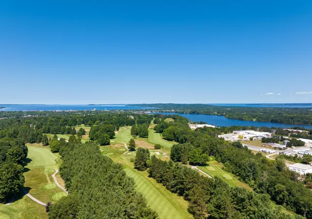 Photo 4 of Single family home for sale at 3494 Country Clb Dr, Traverse City, MI 49684 | MLS# 78080071853 | Listing updated on 2026-09-15