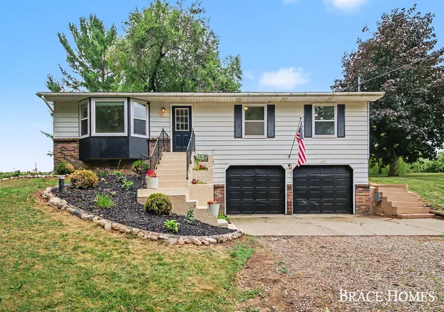 Photo 1 of Single family home for sale at 2880 15 Mile Rd Nw, Sparta, MI 49345 | MLS# 65026040206 | Listing updated on 2026-09-17