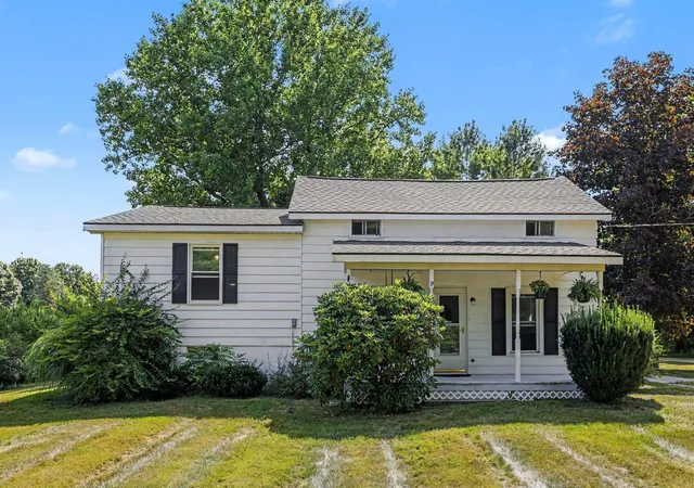 Photo 1 of Single family home for sale at 17 4th Street, Plainwell, MI 49080 | MLS# 66026040218 | Listing updated on 2026-09-15