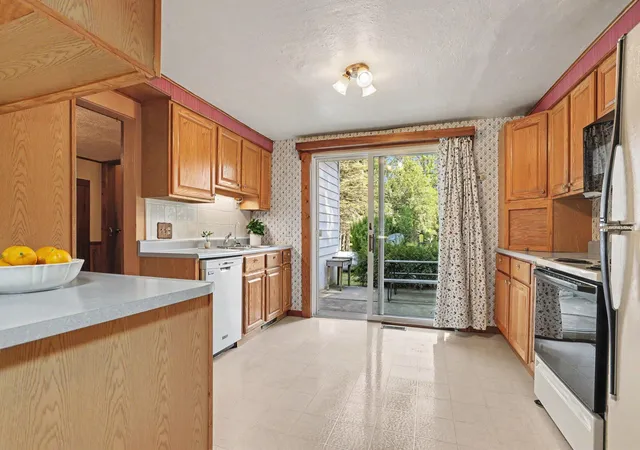 Photo 4 of Single family home for sale at 17 4th Street, Plainwell, MI 49080 | MLS# 66026040218 | Listing updated on 2026-09-15