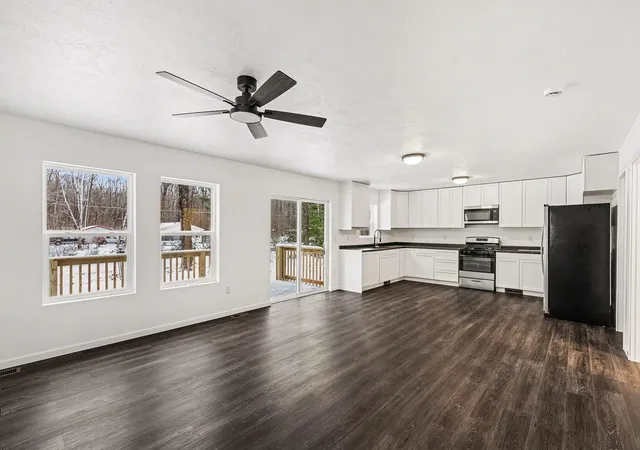 3rd image of 8478 Vista Dr, Newaygo, MI 49337 | MLS# 65026040220