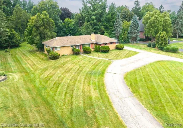 2nd image of 1779 Orchard Ln, Bloomfield Hills, MI 48301 | MLS# 20261060679