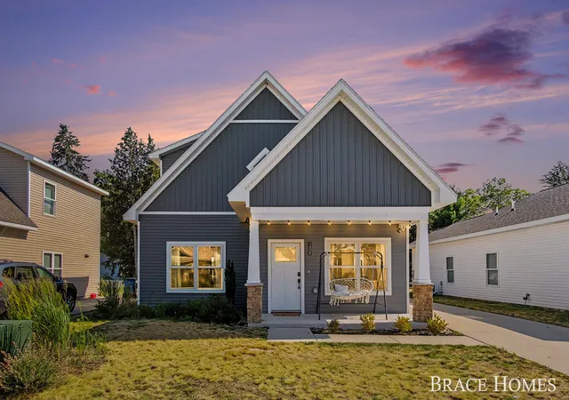 2nd image of 1808 Robinson St, Grand Haven, MI 49417 | MLS# 65026040243