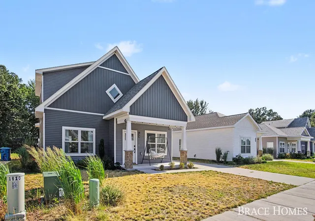 4th image of 1808 Robinson St, Grand Haven, MI 49417 | MLS# 65026040243
