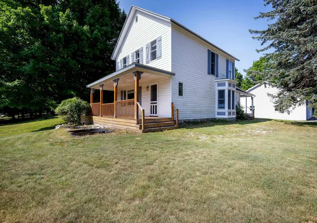 Photo 2 of Single family home for sale at 693 Crystal Ave, Frankfort, MI 49635 | MLS# 78080071861 | Listing updated on 2026-08-19