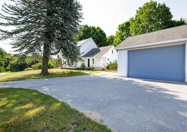 Photo 4 of Single family home for sale at 693 Crystal Ave, Frankfort, MI 49635 | MLS# 78080071861 | Listing updated on 2026-08-19