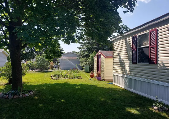 Photo 3 of Single family home for sale at 1671 David Pl, Traverse City, MI 49686 | MLS# 78080071867 | Listing updated on 2026-08-21