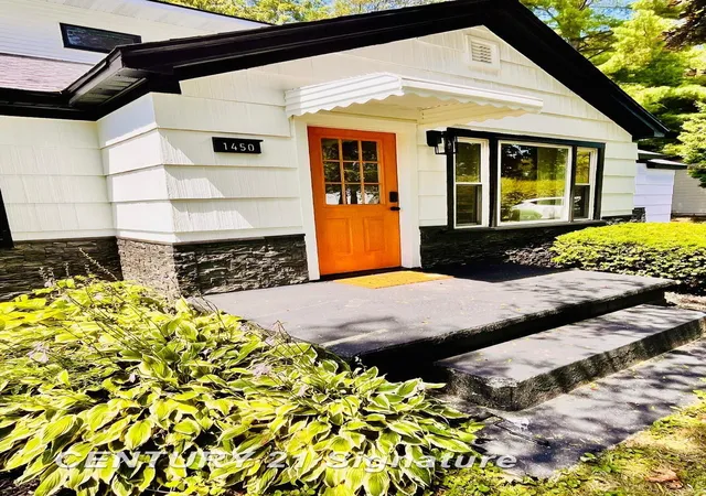 Photo 3 of Single family home for sale at 1450 Timothy St, Saginaw, MI 48638 | MLS# 61050217168 | Listing updated on 2026-09-10