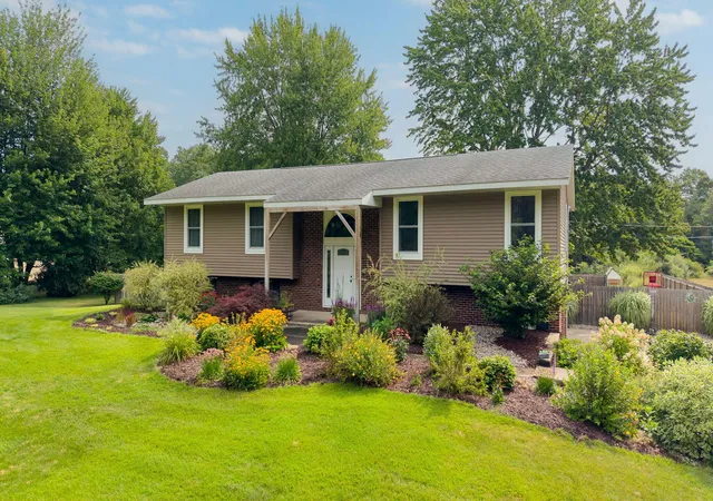 2nd image of 3566 S Brooks Rd, Muskegon, MI 49444 | MLS# 71026040245