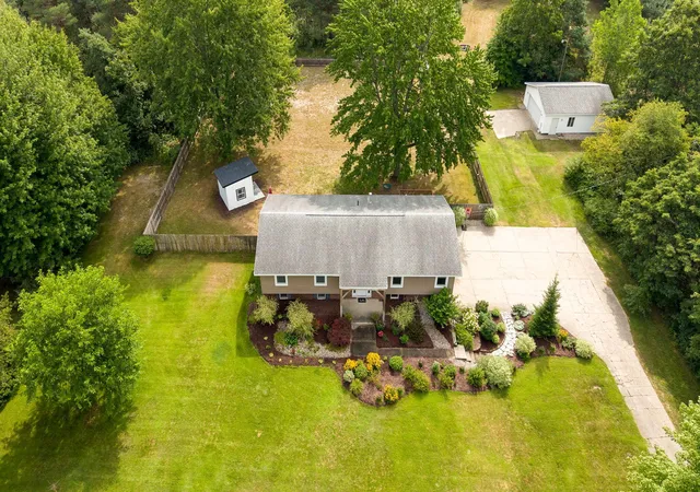 3rd image of 3566 S Brooks Rd, Muskegon, MI 49444 | MLS# 71026040245