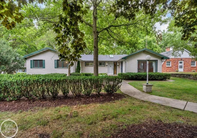 Photo 3 of Single family home for sale at 8178 Lakeshore Rd, Fort Gratiot, MI 48059 | MLS# 58050217180 | Listing updated on 2026-08-27