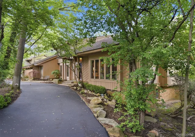Photo 1 of Sale Pending at 4751 Rolling Ridge Rd, West Bloomfield, MI 48323 | MLS# 20261060739 | Listing updated on 2026-09-20