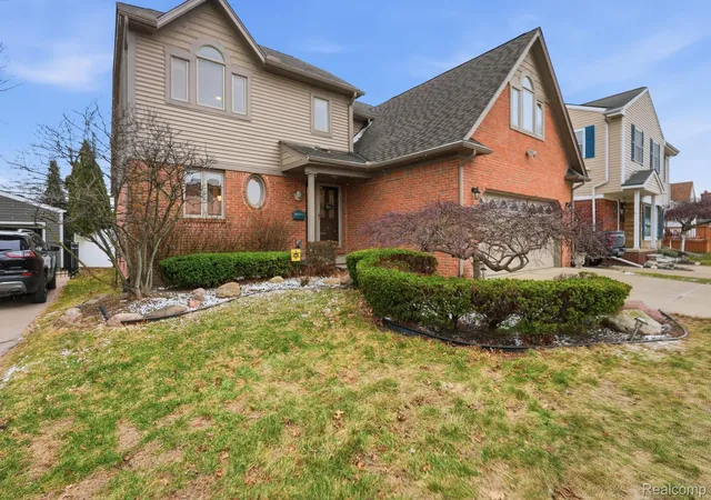 2nd image of 22432 Pointe Dr, Saint Clair Shores, MI 48081 | MLS# 20261060747