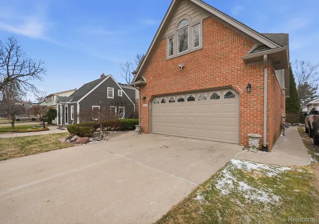 Photo 3 of Single family home for sale at 22432 Pointe Dr, Saint Clair Shores, MI 48081 | MLS# 20261060747 | Listing updated on 2026-08-23