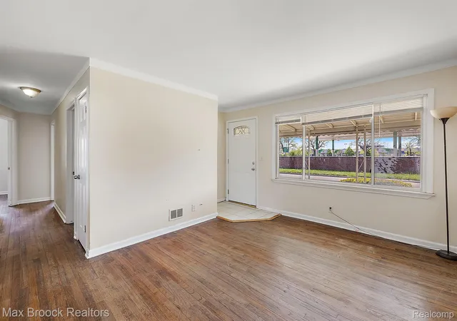 2nd image of 561 E Bennett Ave, Ferndale, MI 48220 | MLS# 20261060750