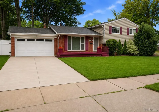 Photo 1 of Single family home for sale at 20395 Briarwood Ct, Southfield, MI 48076 | MLS# 20261060752 | Listing updated on 2026-08-29
