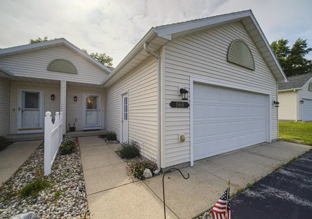Listing Photo 2 - Condo for sale in building located at 1968 Pine Ridge Dr, Manistee, MI 49660