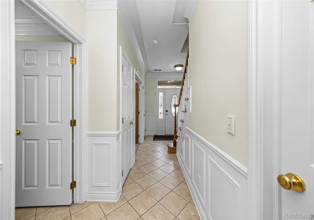 Listing Photo 5 - Condo for sale in building located at 1614 Town Commons Dr, Howell, MI 48855