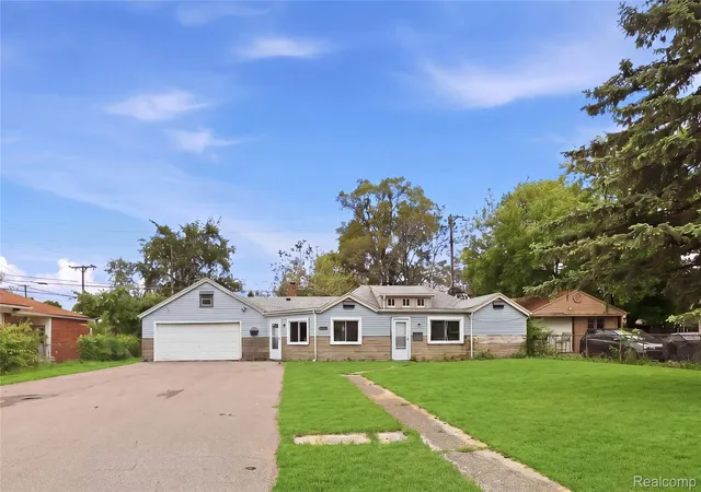 Photo 2 of Single family home for sale at 7268 Chalmers Ave, Warren, MI 48091 | MLS# 20261060765 | Listing updated on 2026-08-28