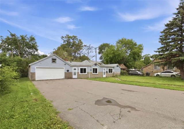 Photo 3 of Single family home for sale at 7268 Chalmers Ave, Warren, MI 48091 | MLS# 20261060765 | Listing updated on 2026-08-28