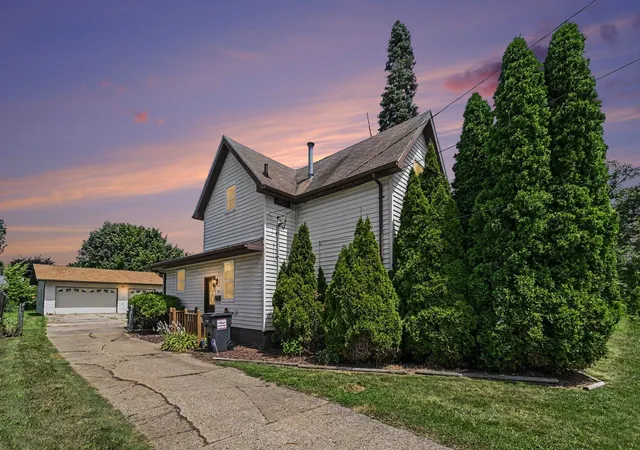 1st image of 514 Saint Clair Ave, Jackson, MI 49202 | MLS# 55026040262