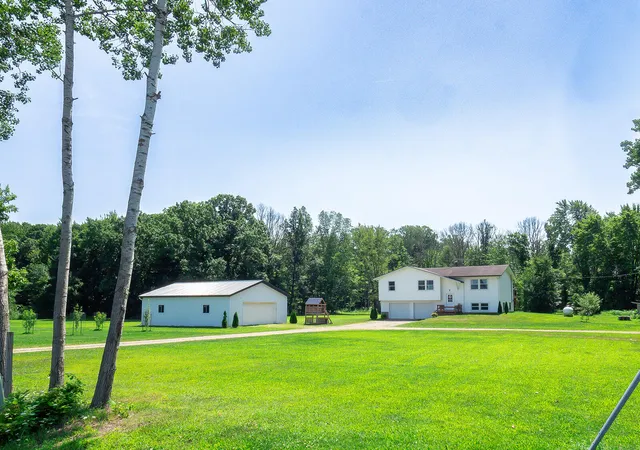 34th image of 35159 40th Ave, Paw Paw, MI 49079 | MLS# 69026040266