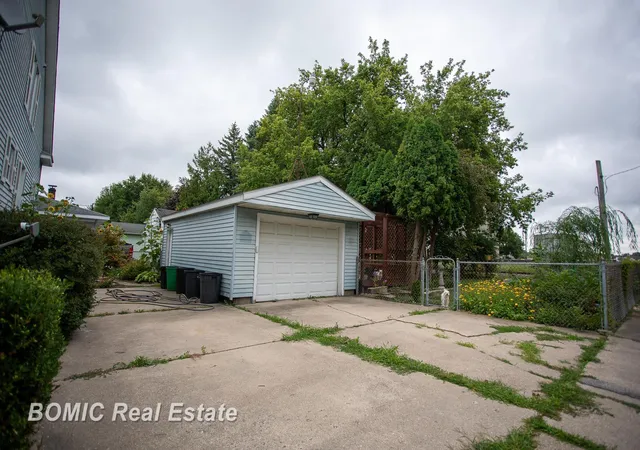 25th image of 1101 S Farragut St, Bay City, MI 48708 | MLS# 61050217196