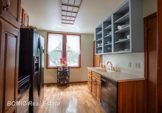 4th image of 1101 S Farragut St, Bay City, MI 48708 | MLS# 61050217196