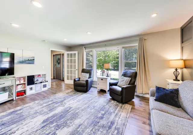 5th image of 4015 Silver Oaks Dr, Saint Joseph, MI 49085 | MLS# 69026040269