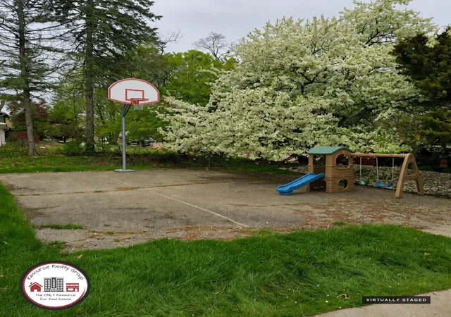 Photo 4 of Single family home for sale at 30129 Deer Run, Farmington, MI 48331 | MLS# 81026040270 | Listing updated on 2026-09-09