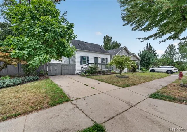 2nd image of 25627 Princeton St, Dearborn Heights, MI 48125 | MLS# 20261060780