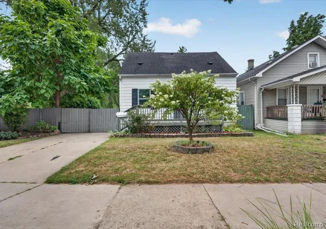 3rd image of 25627 Princeton St, Dearborn Heights, MI 48125 | MLS# 20261060780