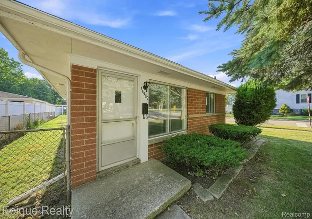 Photo 2 of Single family home for sale at 14589 Helen St, Southgate, MI 48195 | MLS# 20261060789 | Listing updated on 2026-09-09