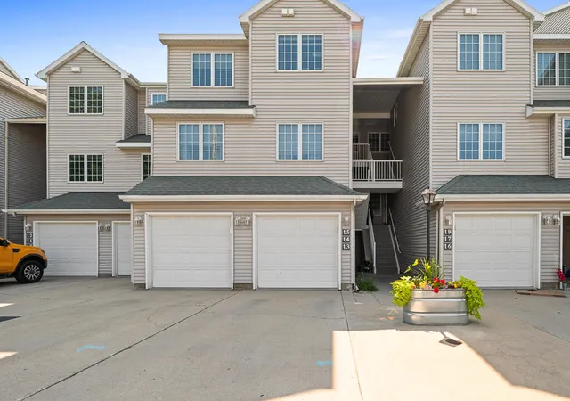 Listing Photo 2 - Condo for sale in building located at 2411 Lake Ave, Muskegon, MI 49445 - Unit #15