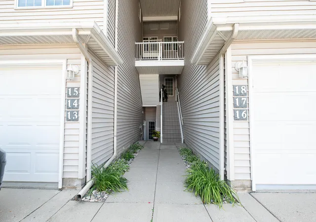 Listing Photo 3 - Condo for sale in building located at 2411 Lake Ave, Muskegon, MI 49445 - Unit #15