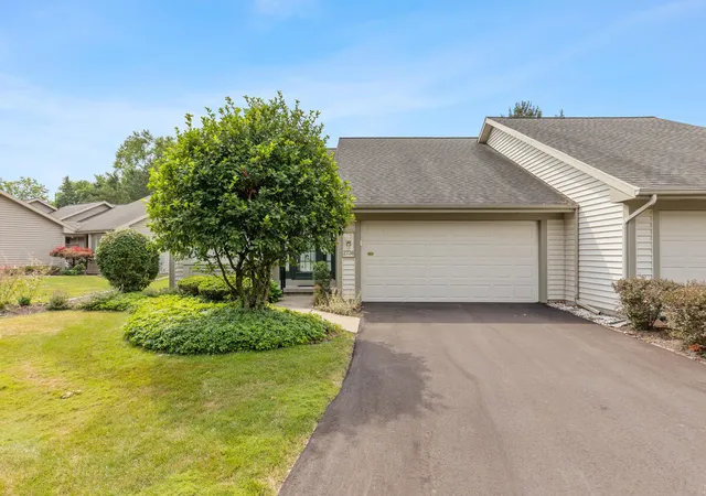 Photo 1 of Condo for sale at 2736 Mulford Dr Se, Grand Rapids, MI 49546 | MLS# 65026040283 | Listing updated on 2026-09-15