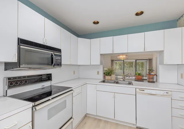 Photo 4 of Condo for sale at 2736 Mulford Dr SE, Grand Rapids, MI 49546 | MLS# 65026040283 | Listing updated on 2026-09-15