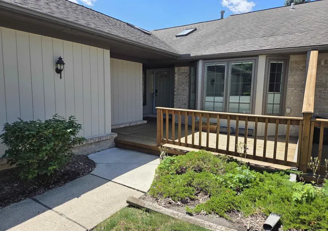 Listing Photo 4 - Condo for sale in building located at 33917 Lakewood Dr, Sterling Heights, MI 48312