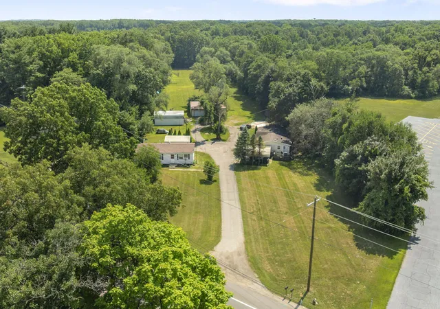 2nd image of 2004 E Main St, Niles, MI 49120 | MLS# 69026040285