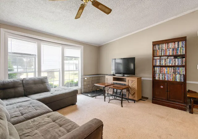 5th image of 2004 E Main St, Niles, MI 49120 | MLS# 69026040285