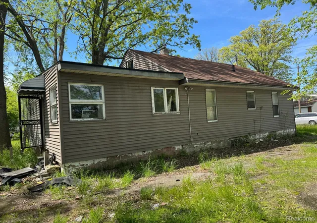 3rd image of 1610 Kent St, Flint, MI 48503 | MLS# 20261060806