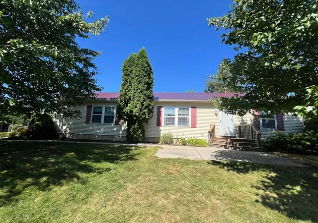 Photo 1 of Single family home for sale at 11780 Grass Lake Rd, Hillsdale, MI 49242 | MLS# 53026040291 | Listing updated on 2026-09-01